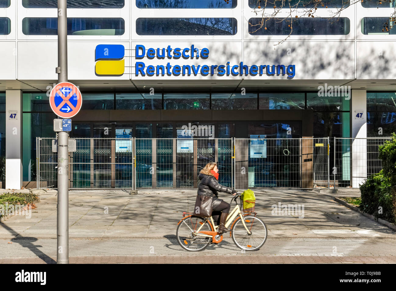Alto, regime pensionistico tedesco, dam Hohenzollern, villaggio Wilmers, Berlino, Germania, Hochhaus, Deutsche Rentenversicherung, Hohenzollerndamm, Wilmers Foto Stock