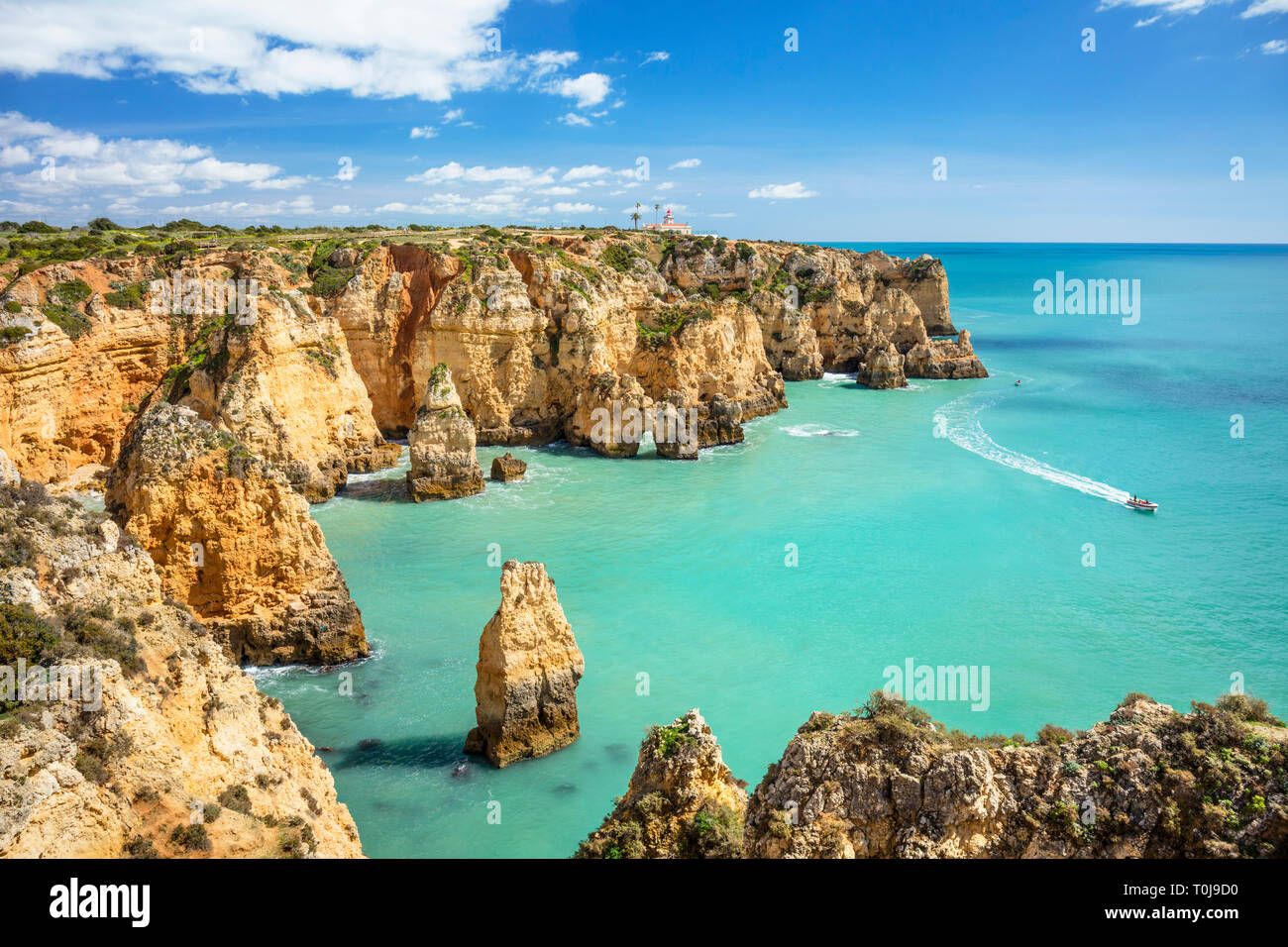 Costa Algarve Portogallo Ponta da Piedade le formazioni rocciose costiere con caverne e grotte visitate da gite in barca da Lagos Algarve Portogallo UE Europa Foto Stock