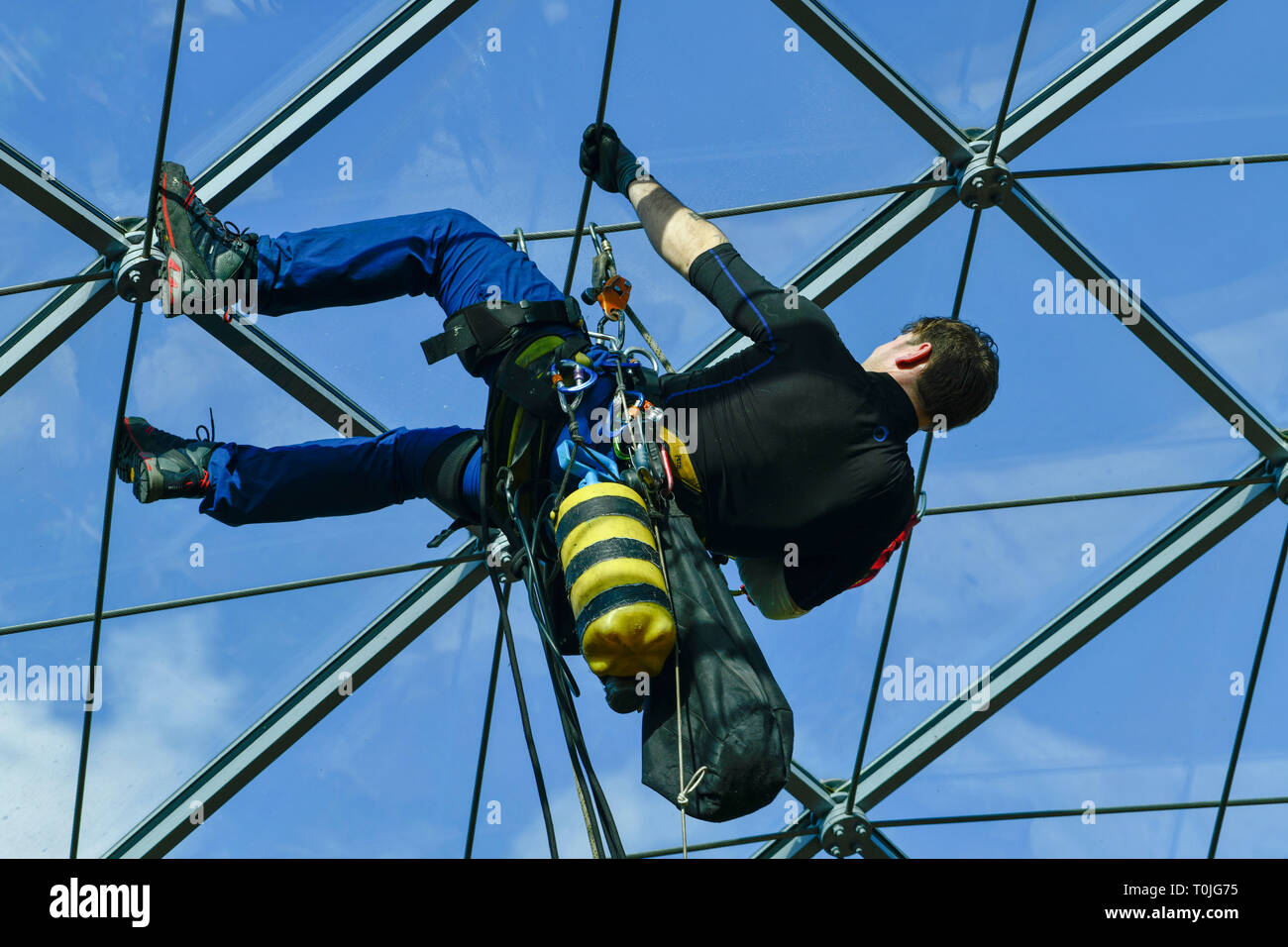 Detergente per edificio di Berlino Germania, Gebäudereiniger Berlin Deutschland Foto Stock