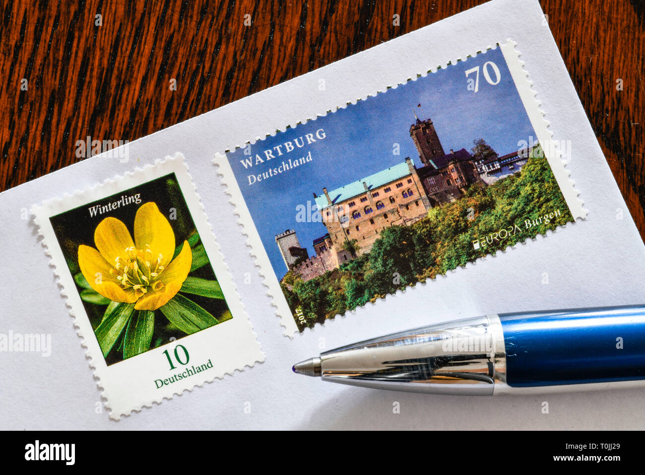 Francobolli tedeschi 70 centesimi di euro e dieci centesimi, simbolico Portoerhöhung foto, Deutsche Briefmarken 70 Cent und 10 Cent Symbolfoto Portoerhöhung Foto Stock