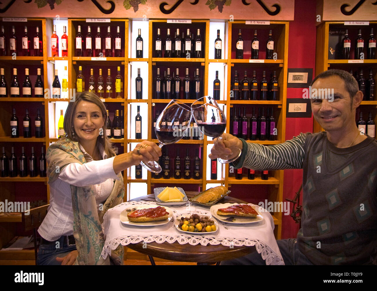 Rincon de Baco Vinoteca, negozio del vino. Garés. La Navarra. Spagna Foto Stock