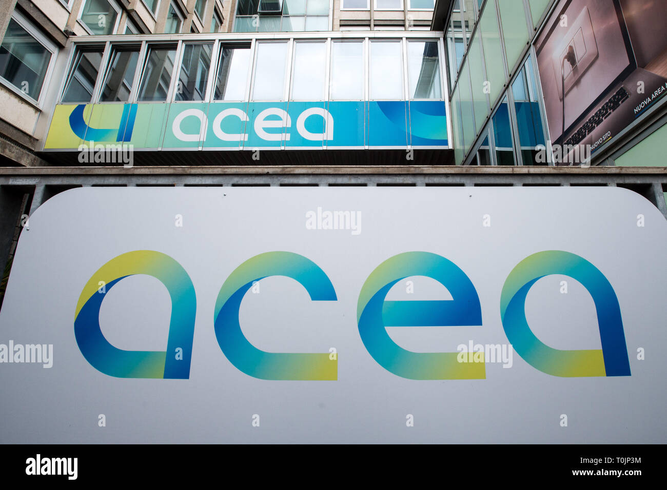 Foto di Valerio Portelli/LaPresse 20-03-2019 Roma, Italia Arresto Marcello De Vito, perquisizioni anche nella sede ACEA Cronaca Nella foto: sede ACEA in Piazzale Ostiense Foto Valerio Portelli/LaPresse 20 marzo 2019 Roma, Italia arresto Marcello De Vito, ricerche anche presso la sede ACEA News nel pic: sede ACEA in Piazzale Ostiense Foto Stock
