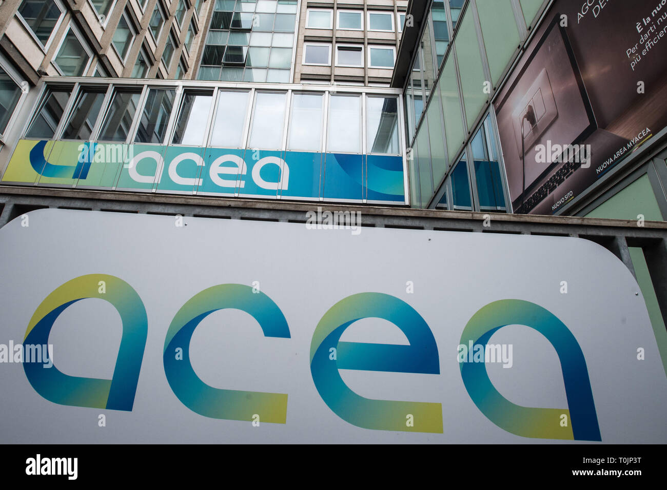 Foto di Valerio Portelli/LaPresse 20-03-2019 Roma, Italia Arresto Marcello De Vito, perquisizioni anche nella sede ACEA Cronaca Nella foto: sede ACEA in Piazzale Ostiense Foto Valerio Portelli/LaPresse 20 marzo 2019 Roma, Italia arresto Marcello De Vito, ricerche anche presso la sede ACEA News nel pic: sede ACEA in Piazzale Ostiense Foto Stock