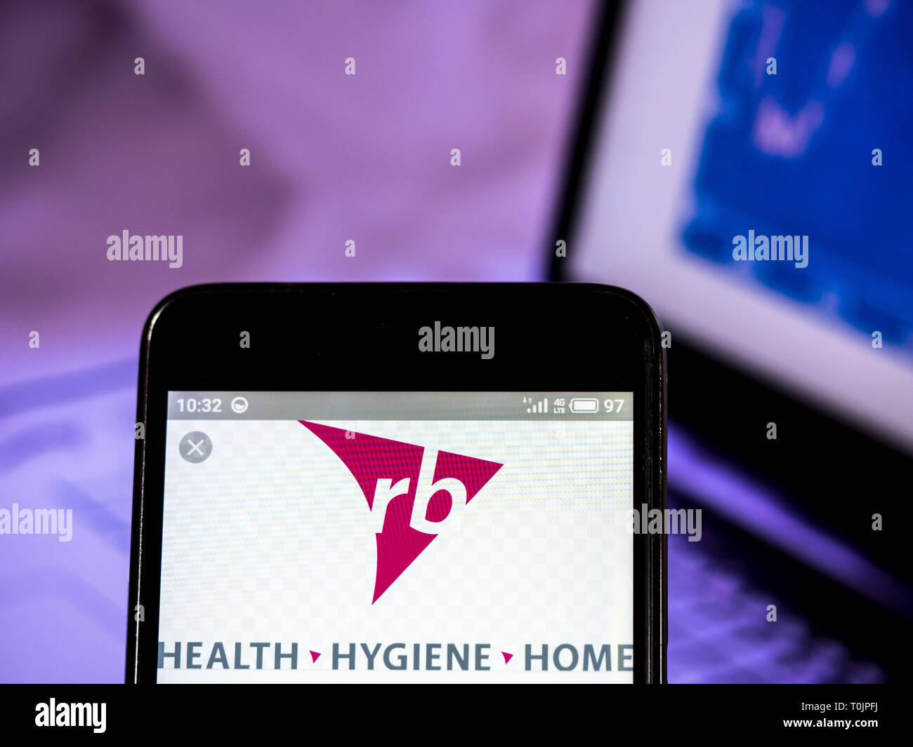 L'Ucraina. 20 Mar, 2019. Reckitt Benckiser Group plc/N.V. logo azienda vede visualizzato su un telefono intelligente. Credito: Igor Golovniov SOPA/images/ZUMA filo/Alamy Live News Foto Stock