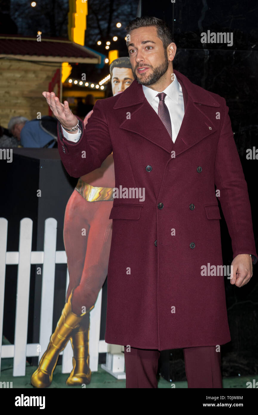 Londra, Regno Unito. 20 mar 2019. Zachary Levi (Shazam!) assiste il photocall come 'SHAZAM!' stelle aperto nel mondo il primo Superpowered luna park nella capitale. Aperto al pubblico dal 21-22 marzo a Bernie Spagna giardini sulla banca del sud. Ispirato dai superpoteri di DC hero SHAZAM! E portato alla vita utilizzando la magia e le illusioni, fan possono mettere alla prova i propri poteri della forza, coraggio, Stamina, la potenza, la velocità e la saggezza per vincere i premi. Uso della parola magica SHAZAM! Abilita magic superpotenze come sfide includono alta scontrino, DC Derby e un 15kg stamina test. Credito: Stephen Chung / Alamy Live News Foto Stock