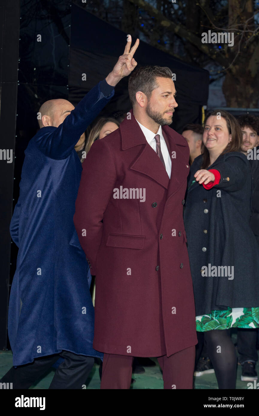 Londra, Regno Unito.(L a R) Mark Strong (Dr Thaddeus Sivana) e Zachary Levi (Shazam!) frequentano il photocall come 'SHAZAM!' stelle aperto nel mondo il primo Superpowered luna park nella capitale. Aperto al pubblico dal 21-22 marzo a Bernie Spagna giardini sulla banca del sud. Ispirato dai superpoteri di DC hero SHAZAM! E portato alla vita utilizzando la magia e le illusioni, fan possono mettere alla prova i propri poteri della forza, coraggio, Stamina, la potenza, la velocità e la saggezza per vincere i premi. Credito: Stephen Chung / Alamy Live News Foto Stock