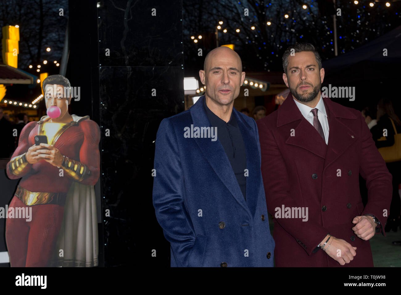 Londra, Regno Unito.(L a R) Mark Strong (Dr Thaddeus Sivana) e Zachary Levi (Shazam!) frequentano il photocall come 'SHAZAM!' stelle aperto nel mondo il primo Superpowered luna park nella capitale. Aperto al pubblico dal 21-22 marzo a Bernie Spagna giardini sulla banca del sud. Ispirato dai superpoteri di DC hero SHAZAM! E portato alla vita utilizzando la magia e le illusioni, fan possono mettere alla prova i propri poteri della forza, coraggio, Stamina, la potenza, la velocità e la saggezza per vincere i premi. Credito: Stephen Chung / Alamy Live News Foto Stock
