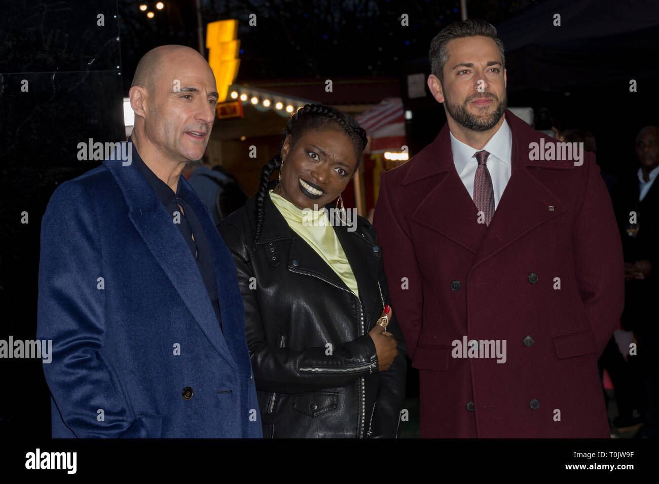 Londra, Regno Unito.(L a R) Mark Strong (Dr Thaddeus Sivana), Andi Osho (Ms Glover) e Zachary Levi (Shazam!) frequentano il photocall come 'SHAZAM!' stelle aperto nel mondo il primo Superpowered luna park nella capitale. Aperto al pubblico dal 21-22 marzo a Bernie Spagna giardini sulla banca del sud. Ispirato dai superpoteri di DC hero SHAZAM! E portato alla vita utilizzando la magia e le illusioni, fan possono mettere alla prova i propri poteri della forza, coraggio, Stamina, la potenza, la velocità e la saggezza per vincere i premi. Credito: Stephen Chung / Alamy Live News Foto Stock
