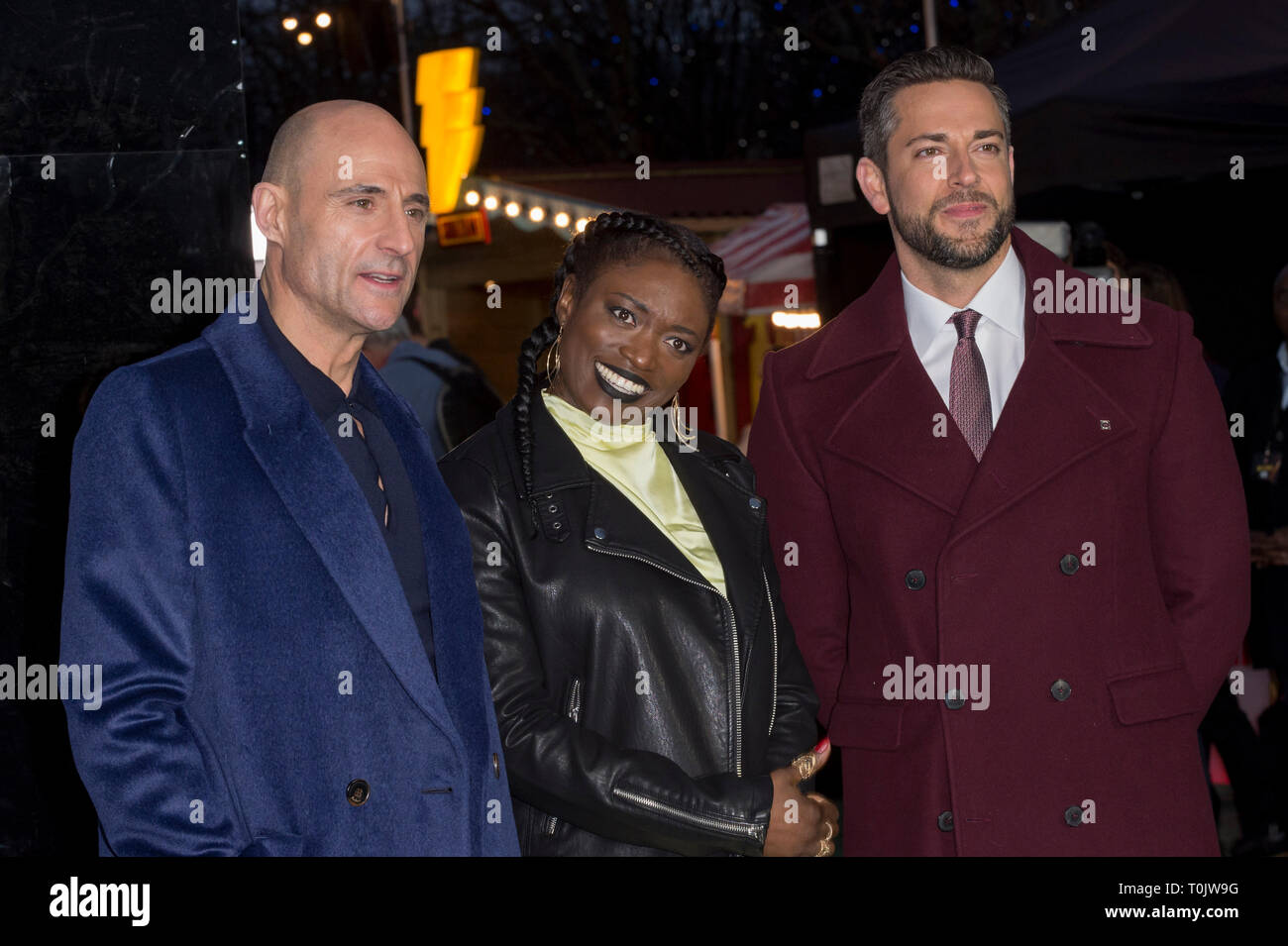 Londra, Regno Unito.(L a R) Mark Strong (Dr Thaddeus Sivana), Andi Osho (Ms Glover) e Zachary Levi (Shazam!) frequentano il photocall come 'SHAZAM!' stelle aperto nel mondo il primo Superpowered luna park nella capitale. Aperto al pubblico dal 21-22 marzo a Bernie Spagna giardini sulla banca del sud. Ispirato dai superpoteri di DC hero SHAZAM! E portato alla vita utilizzando la magia e le illusioni, fan possono mettere alla prova i propri poteri della forza, coraggio, Stamina, la potenza, la velocità e la saggezza per vincere i premi. Credito: Stephen Chung / Alamy Live News Foto Stock