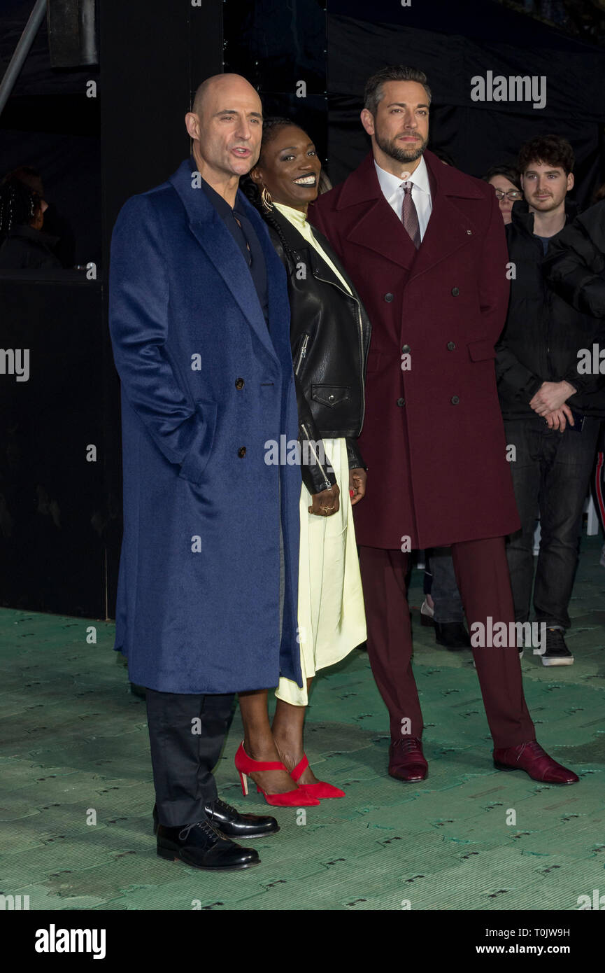 Londra, Regno Unito.(L a R) Mark Strong (Dr Thaddeus Sivana), Andi Osho (Ms Glover) e Zachary Levi (Shazam!) frequentano il photocall come 'SHAZAM!' stelle aperto nel mondo il primo Superpowered luna park nella capitale. Aperto al pubblico dal 21-22 marzo a Bernie Spagna giardini sulla banca del sud. Ispirato dai superpoteri di DC hero SHAZAM! E portato alla vita utilizzando la magia e le illusioni, fan possono mettere alla prova i propri poteri della forza, coraggio, Stamina, la potenza, la velocità e la saggezza per vincere i premi. Credito: Stephen Chung / Alamy Live News Foto Stock