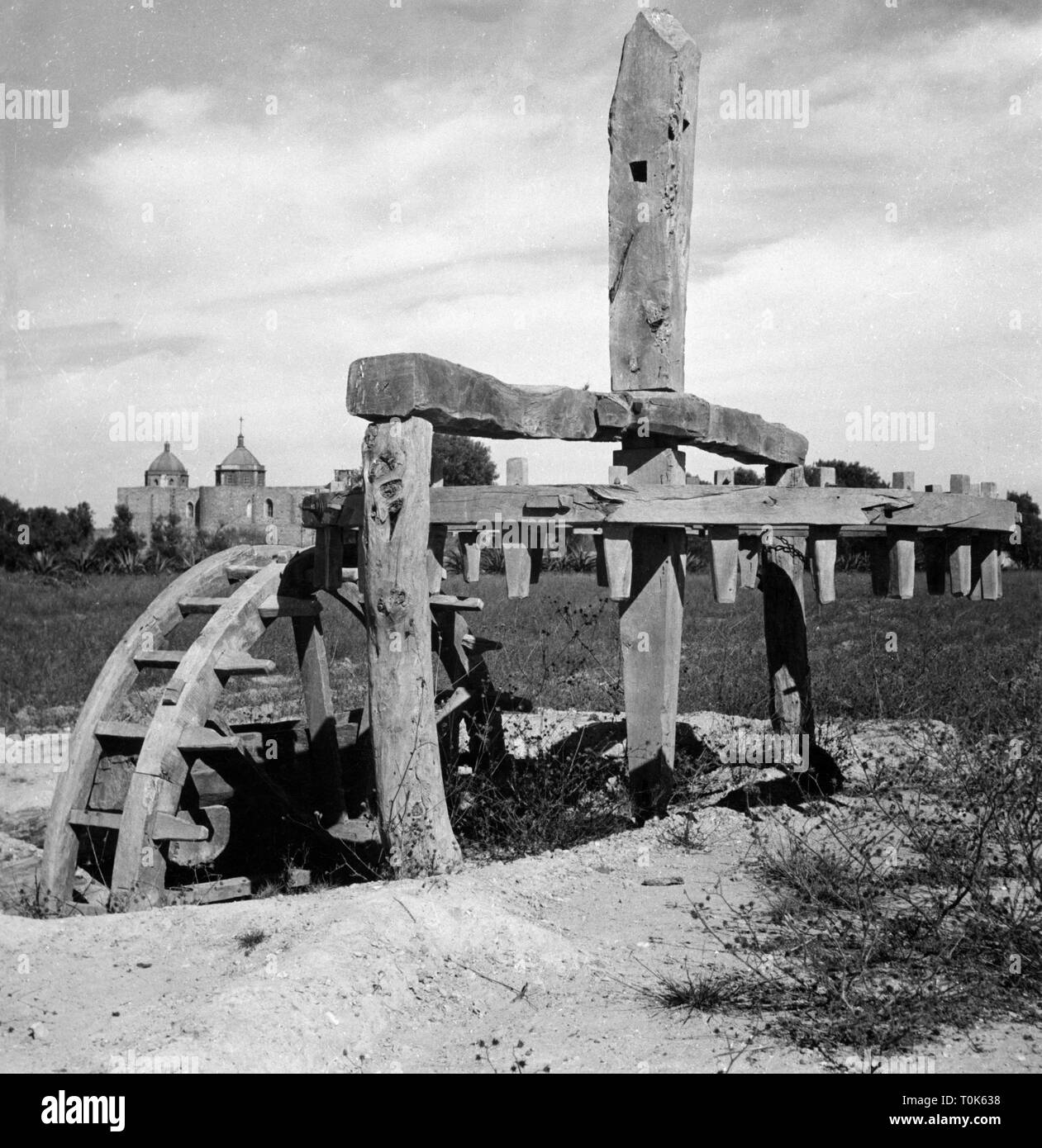 Geografia / viaggi, Messico, agricoltura, irrigazione, ruota di acqua sul campo, nei pressi di San Luis Potosi, anni cinquanta, Additional-Rights-Clearance-Info-Not-Available Foto Stock