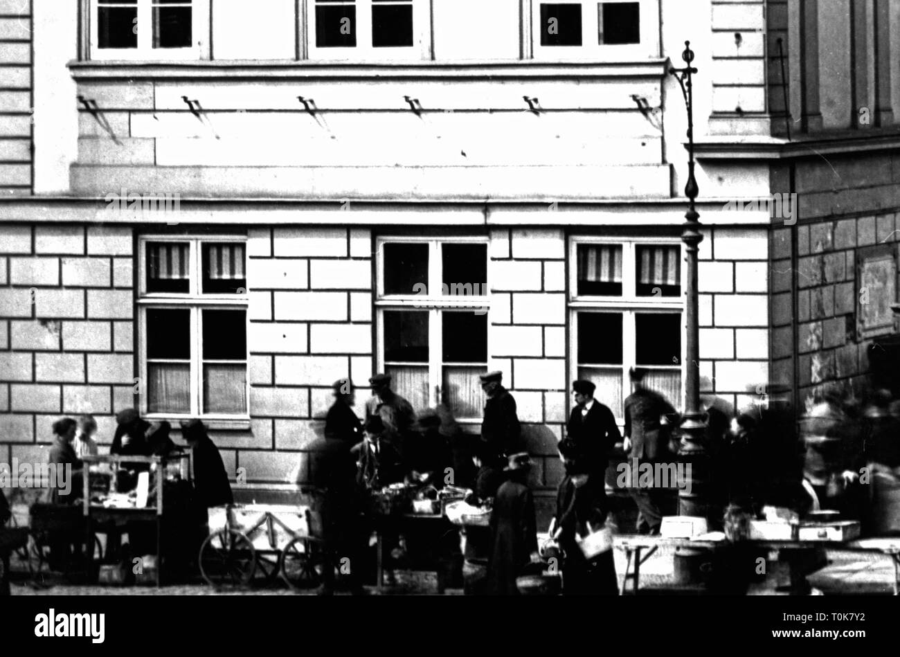 Geografia / viaggi, Germania, in Güstrow, mercati, il mercato presso la chiesa della parrocchia, Mühlenstrasse angolo, circa 1910, Additional-Rights-Clearance-Info-Not-Available Foto Stock