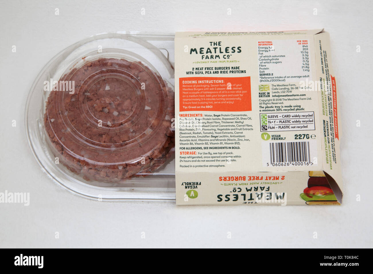 Vegano libero di carne Hamburger da piante - La Fattoria senza carne azienda gli ingredienti e le informazioni nutrizionali Foto Stock