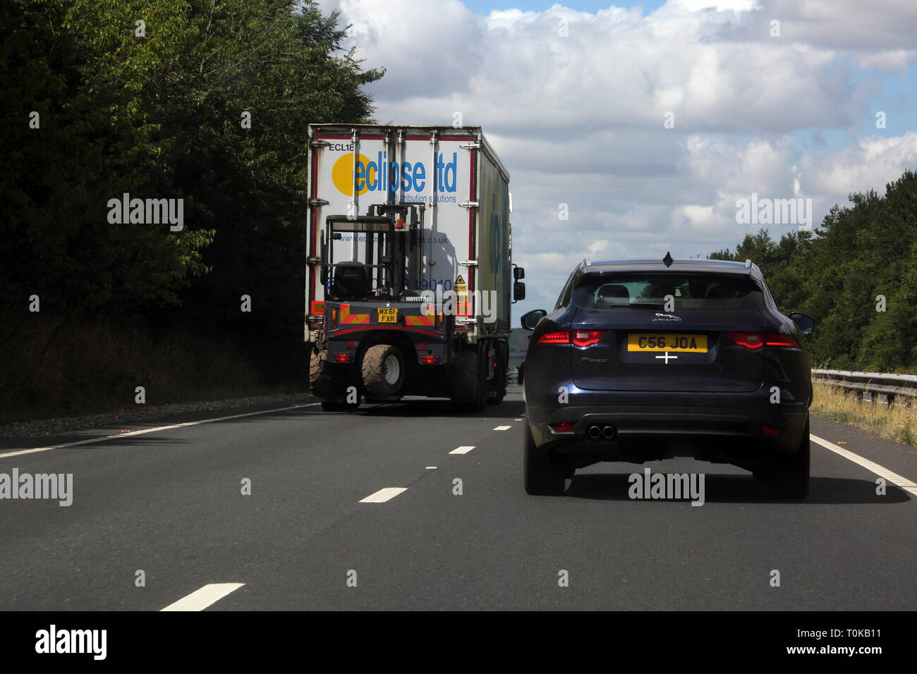 Il traffico sulla A303 Trunk Road Inghilterra Foto Stock