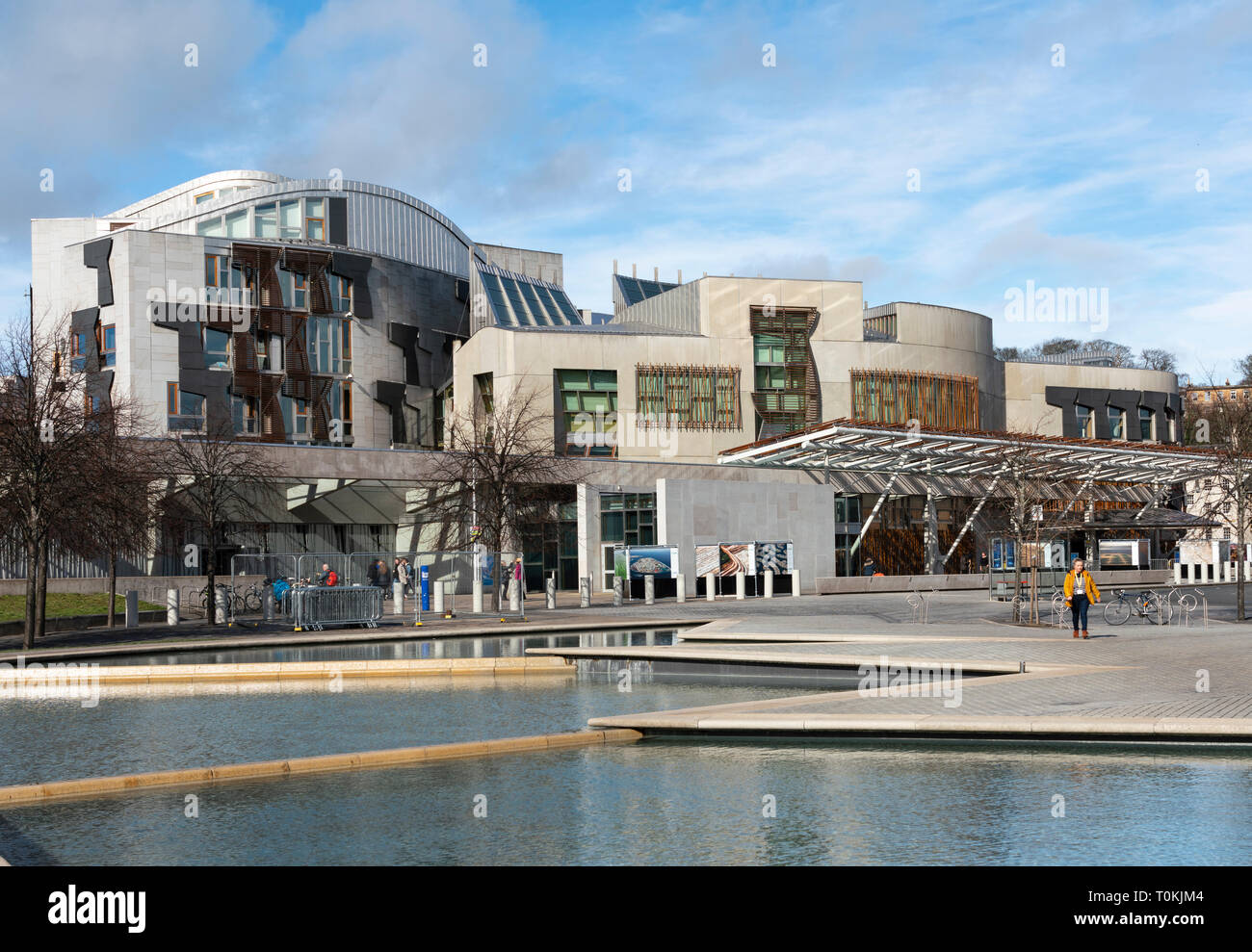 Vista generale dell'edificio del Parlamento scozzese a Holyrood a Edimburgo, Scozia, Regno Unito Foto Stock