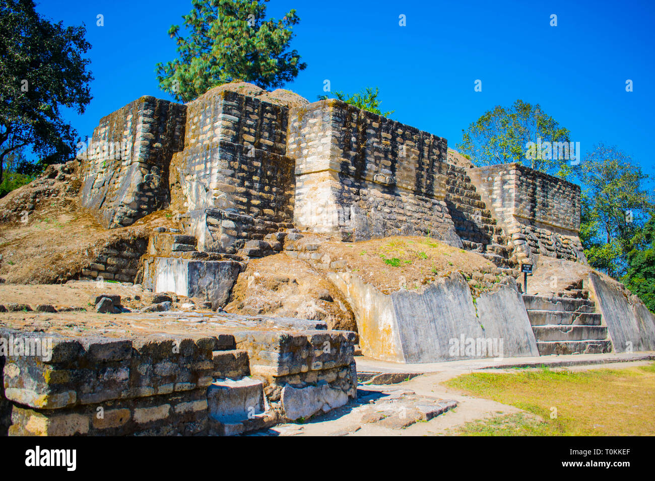 templo antiguo de iximche, tecpan Guatemala, civilización antigua, el pueblos originales ciudades olvidadas por el tiempo religión y creencia antigua Foto Stock