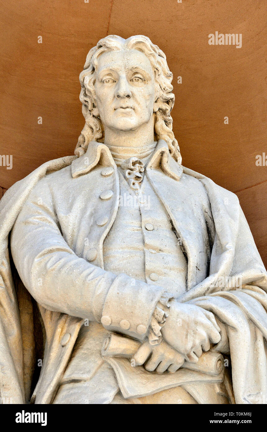 Londra, Inghilterra, Regno Unito. Statua (da William Theed) su Burlington Gardens facciata della Royal Academy (Burlington House) John Locke. Foto Stock