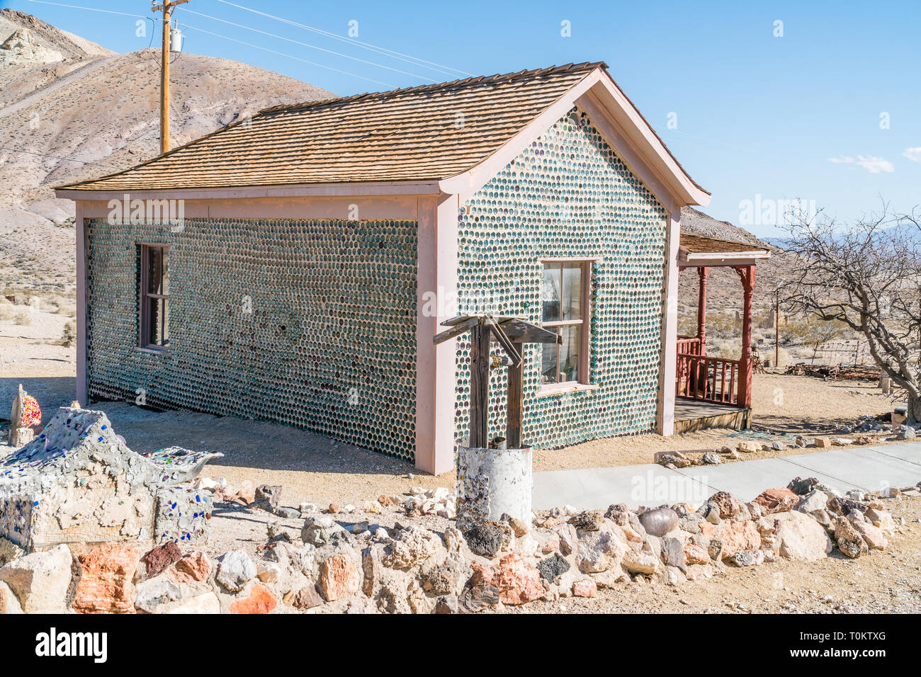 Un uomo di nome Tom Kelly ha costruito la bottiglia House di riolite, Nevada intorno al 1905, poco prima dell'economia e le miniere si è schiantato. La casa è costruita di ap Foto Stock