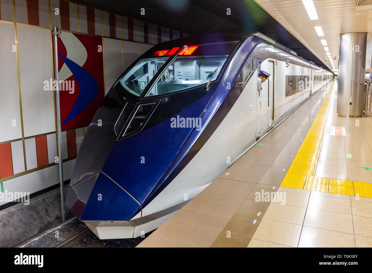 Tokyo, Giappone - 15 Ottobre 2018: Keisei Skyliner attende per i passeggeri all'aeroporto internazionale di Narita il collegamento dall'Aeroporto Narita al cuore di Tokyo Foto Stock