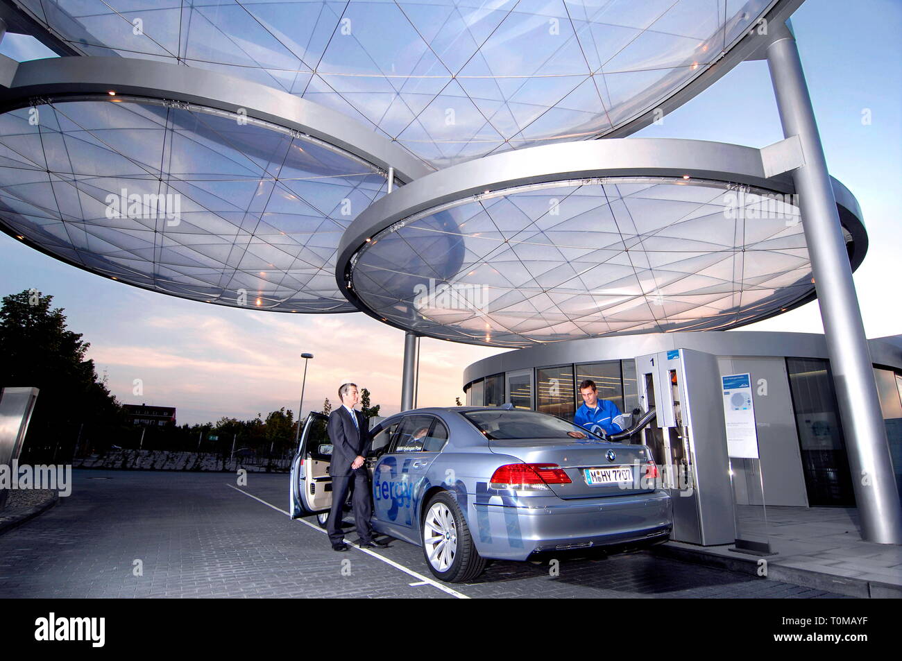 Trasporti / trasporto auto, Linde centro di idrogeno in Unterschleissheim vicino a Monaco di Baviera, a basso volume prodotto semi-pubblici idrogeno stazione di servizio del Gruppo Linde, Germania, 2008, Additional-Rights-Clearance-Info-Not-Available Foto Stock