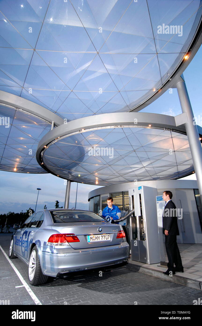 Trasporti / trasporto auto, Linde centro di idrogeno in Unterschleissheim vicino a Monaco di Baviera, a basso volume prodotto semi-pubblici idrogeno stazione di servizio del Gruppo Linde, Germania, 2008, Additional-Rights-Clearance-Info-Not-Available Foto Stock