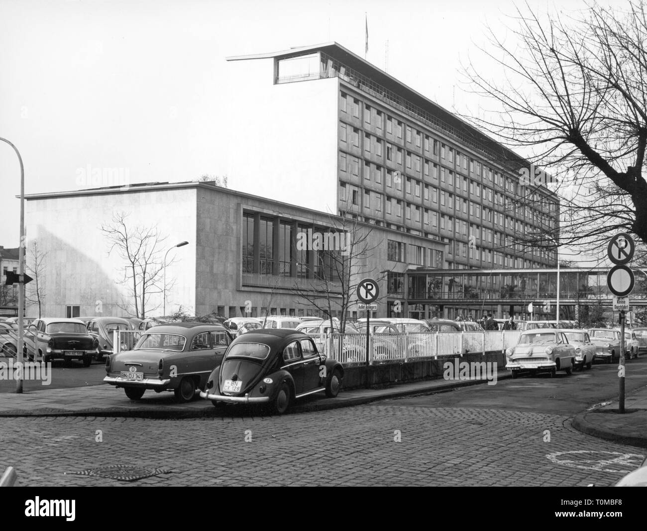 Geografia / viaggi, Germania, Bonn, edificio, Foreign Office, vista esterna, nei primi anni settanta, Additional-Rights-Clearance-Info-Not-Available Foto Stock