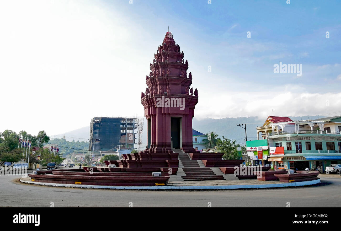 Krong Pailin, Cambogia. Indipendenza Monumento a Pailin centro città; l'ultima dimora di Pol Pot e il ritiro finale dei Khmer Rossi. 30-11-2018 Foto Stock