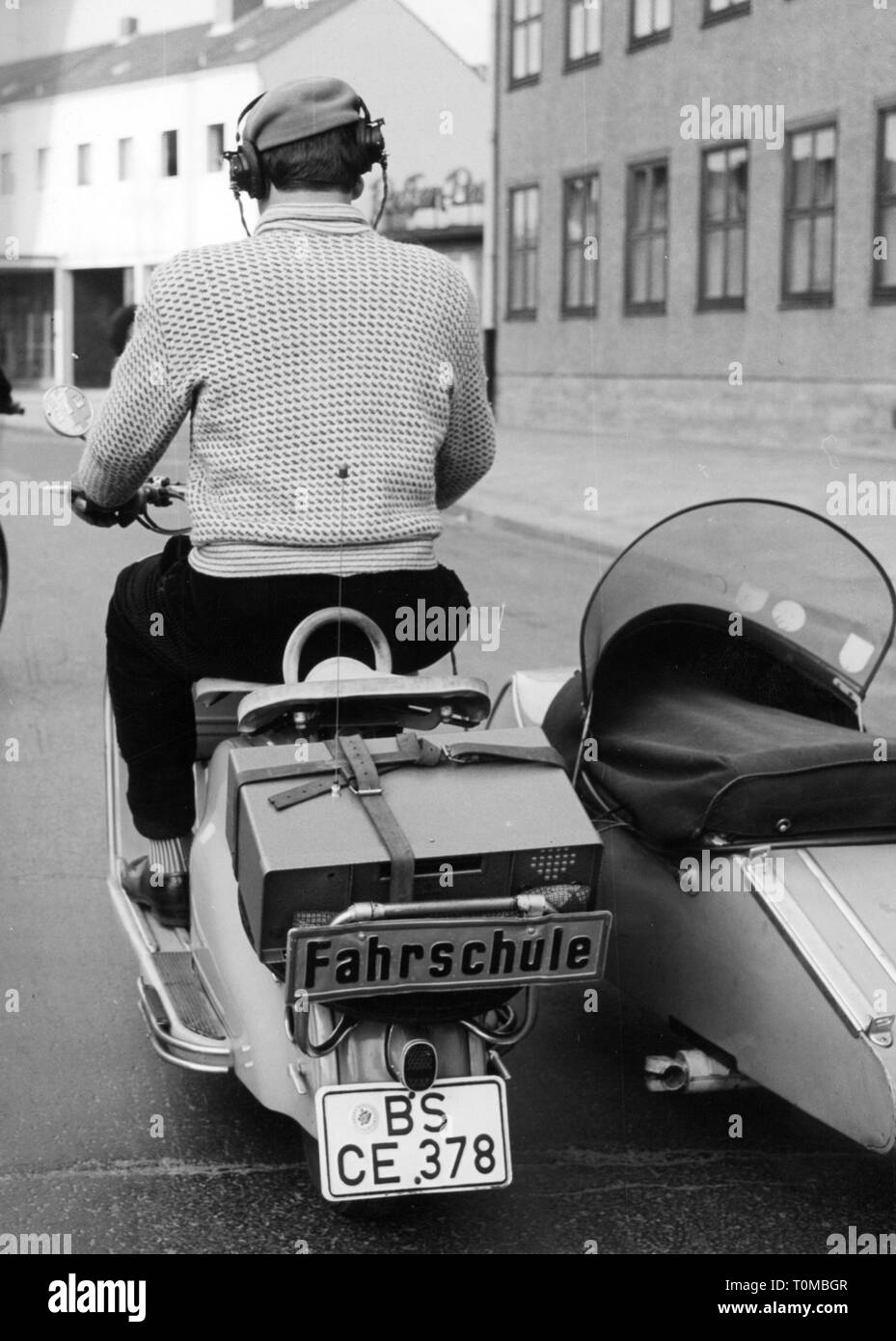 Trasporti / trasporto, scuola di pilotaggio, scooter con ultra-onda corta, sistema Brunswick, 4.11.1957, Additional-Rights-Clearance-Info-Not-Available Foto Stock