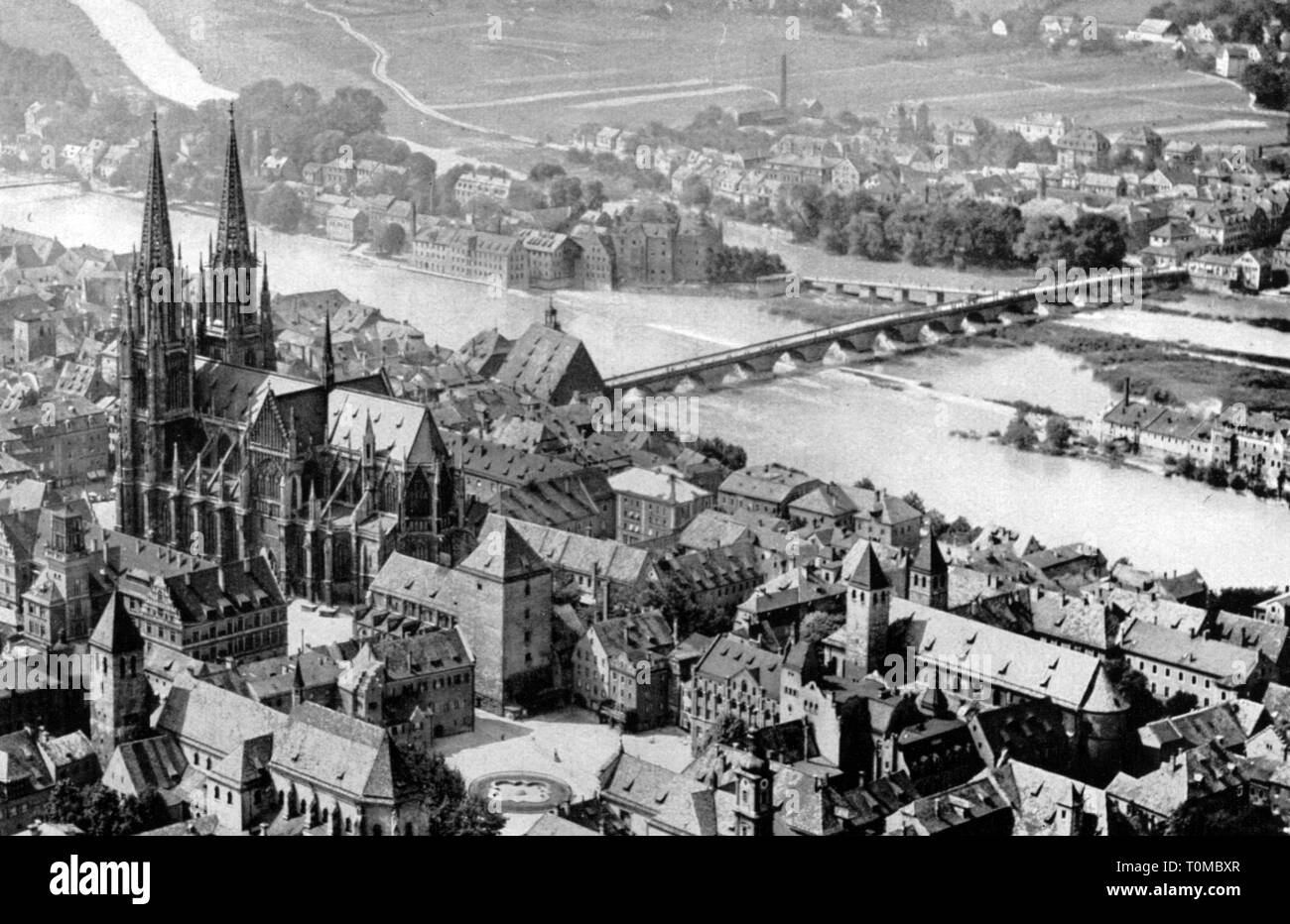 Geografia / viaggi, Germania, Regensburg, supervisione, Cattedrale di San Pietro e il Ponte di Pietra, fotografia aerea da Paolo Straehle, circa 1930, Additional-Rights-Clearance-Info-Not-Available Foto Stock