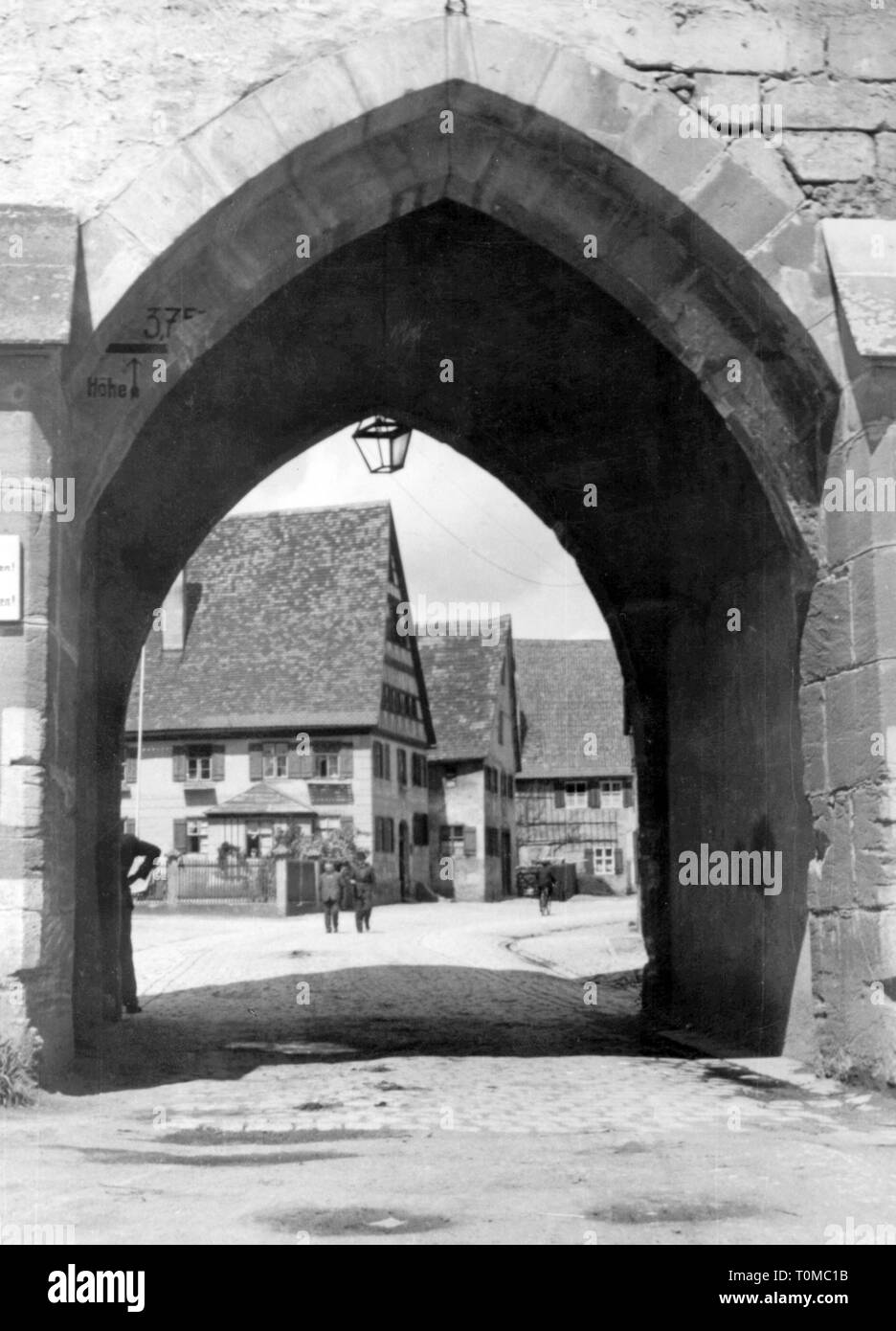 Geografia / viaggi, Germania, Dinkelsbuehl, edificio Noerdlinger gate, dettaglio, porta degli anni cinquanta, Additional-Rights-Clearance-Info-Not-Available Foto Stock