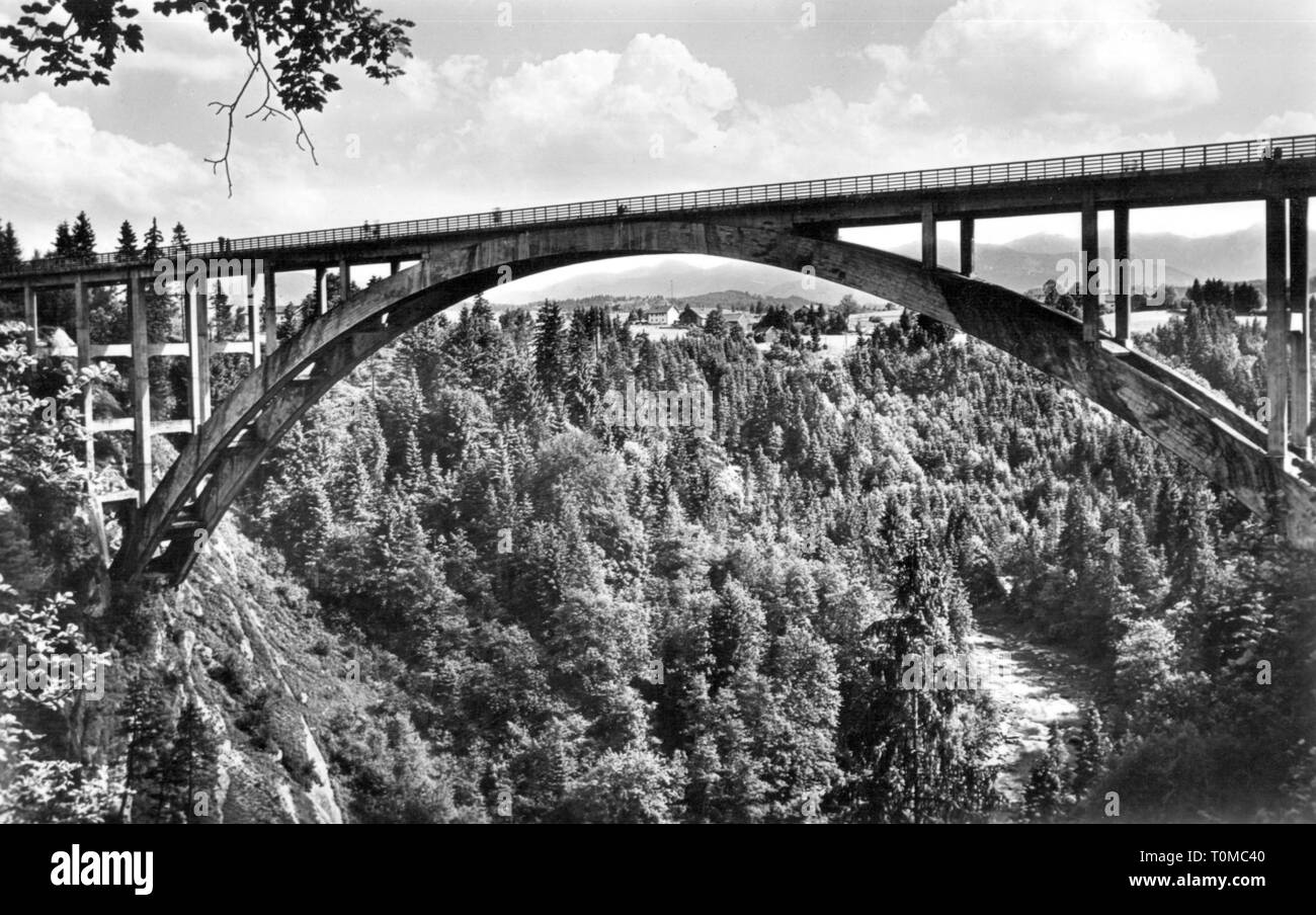 Geografia / viaggi, Germania, trasporti / trasporto stradale, ponti, Echelsbach ponte sopra il Ammer canyon, visualizzare immagini da cartolina, con timbro postale, 26.9.1955, architettura, gorge, gole, fiume, fiumi, Ammer, paesaggio, paesaggi, foresta, foreste, Strada Interstatale 23, B23, Echelsbach, Bad Bayersoien, Alta Baviera, dello Stato libero di Baviera, Germania ovest della Germania occidentale, Europa Centrale, 1950 s, 50s, ventesimo secolo, le persone, i trasporti, il trasporto su strada, strade, bridge, ponti, visualizzare viste, cartolina, cartoline, storico, storico Additional-Rights-Clearance-Info-Not-Available Foto Stock