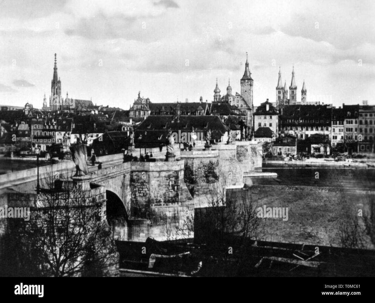 Geografia / viaggi, Germania, Wuerzburg, ponti, vecchio ponte principale, vista la sponda orientale, circa 1930, Additional-Rights-Clearance-Info-Not-Available Foto Stock
