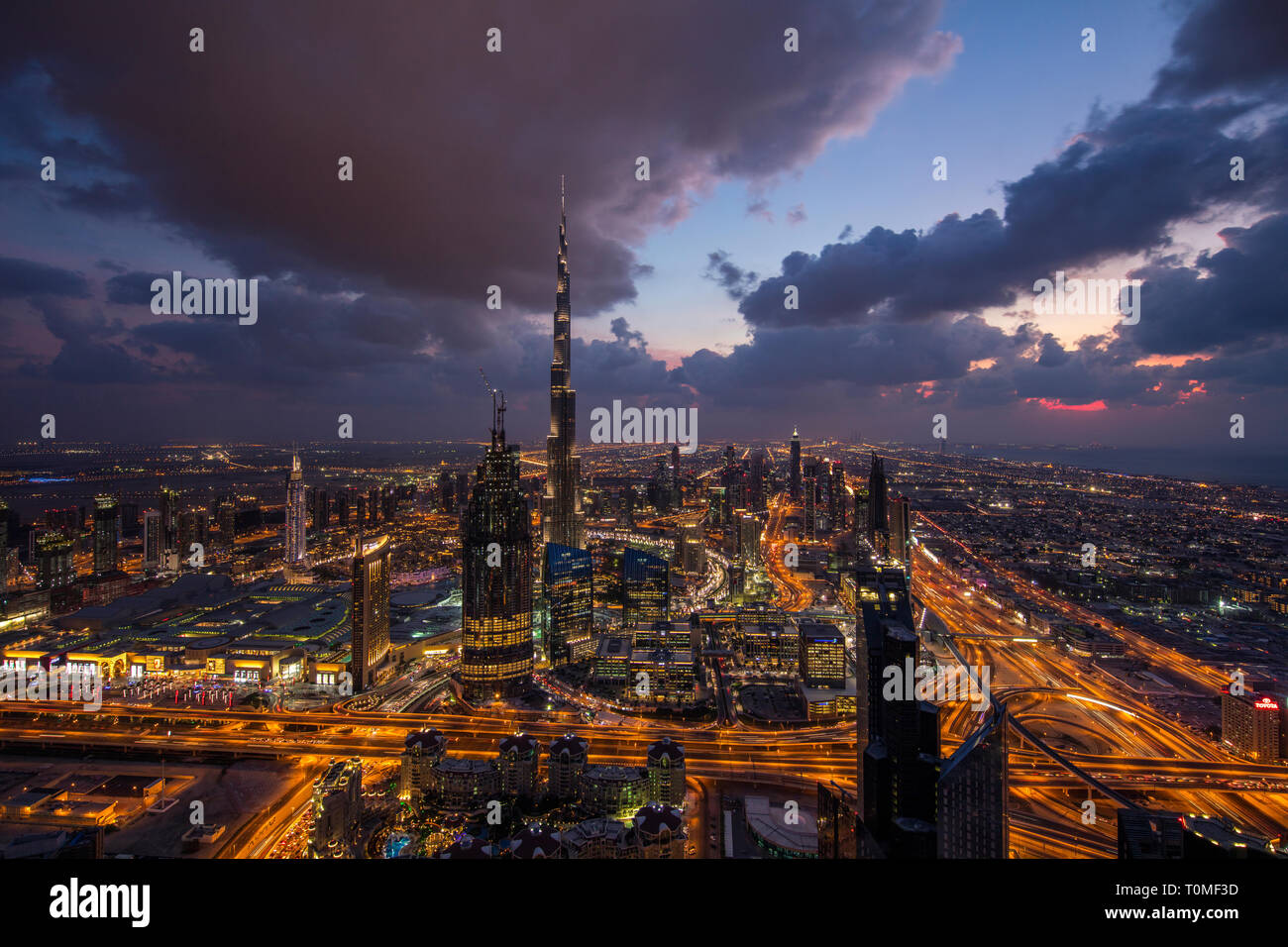Dubai al tramonto, EMIRATI ARABI UNITI Foto Stock
