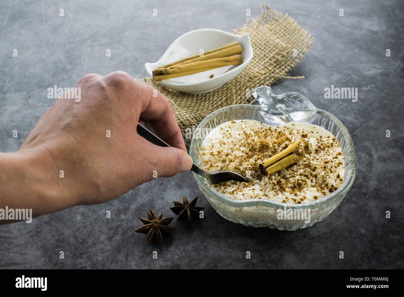 Budino di riso e cannella Foto Stock