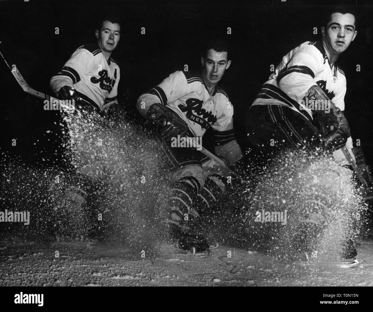 Sport, sport invernali, hockey su ghiaccio, giocatore, tre player del New York Rover sul ghiaccio, circa 1950, Additional-Rights-Clearance-Info-Not-Available Foto Stock