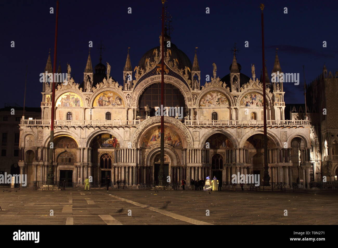 Basilica di San Marco di notte a Venezia, Italia Foto Stock