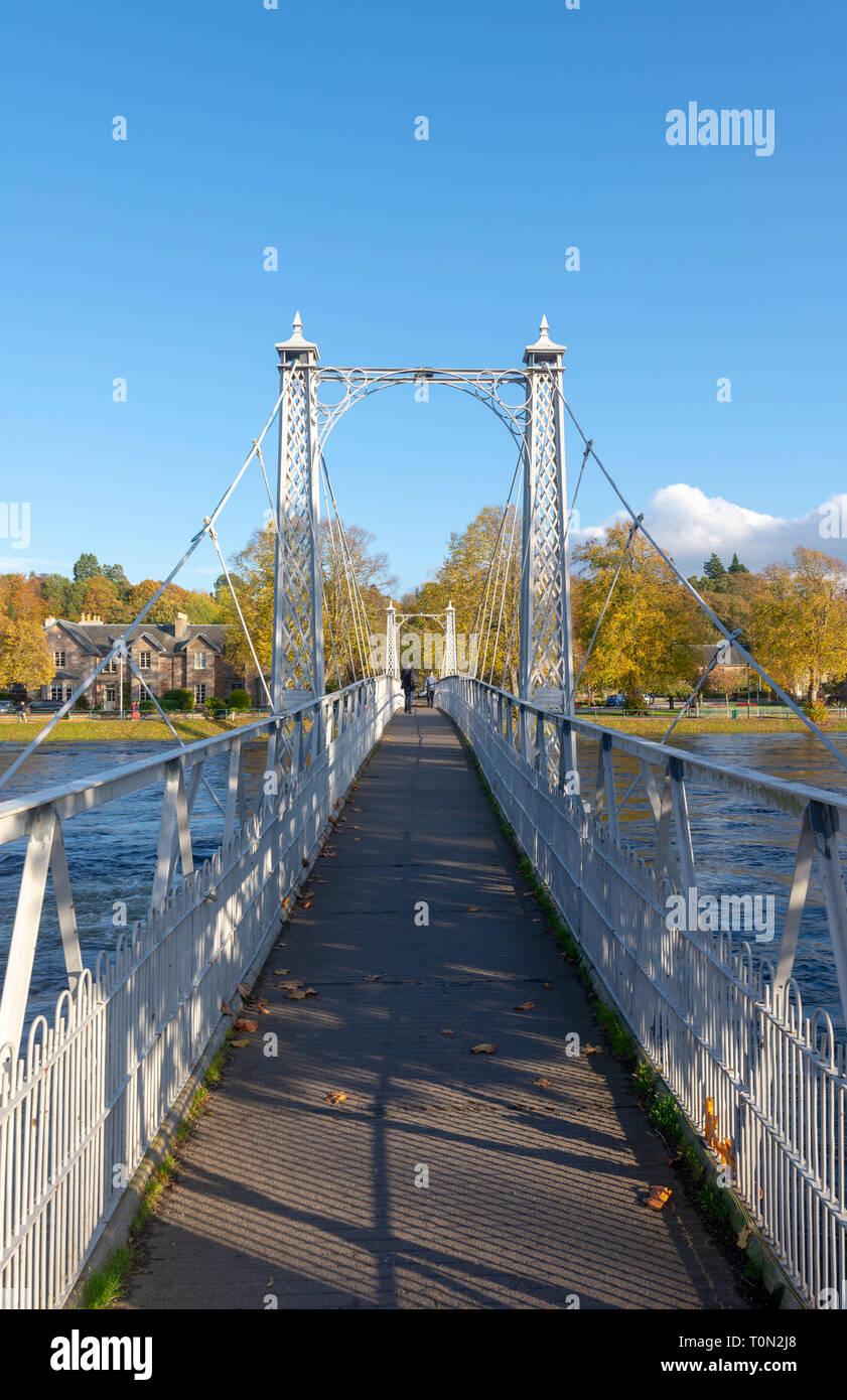 L'Infermeria ponte in Inverness che attraversa il fiume Ness. Foto Stock