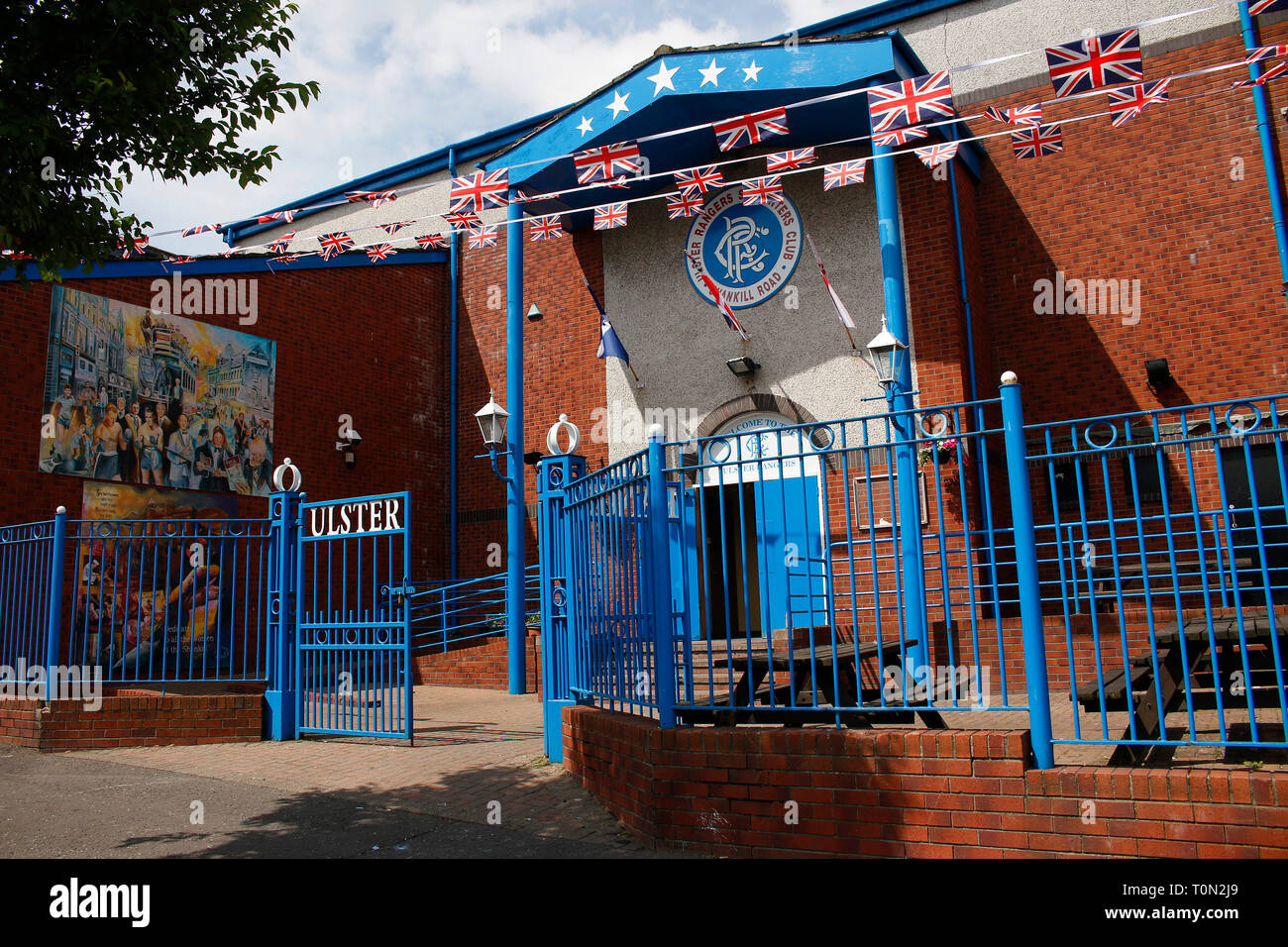 "Ulster' - Wandbild/ murale, das an den Buergerkrieg erinnert, im protestantischen Teil Belfasts, in der Naehe der Shankill Road, Belfast, Nordirland Foto Stock