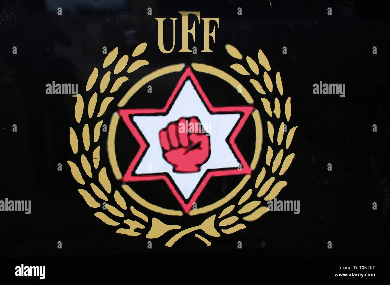 Wandbild/ murale, das an den Buegerkrieg erinnert und die Miliz 'UFF - Ulster Freedom Fighters' ehrt, im protestantischen Teil Belfasts, in der Naehe d Foto Stock