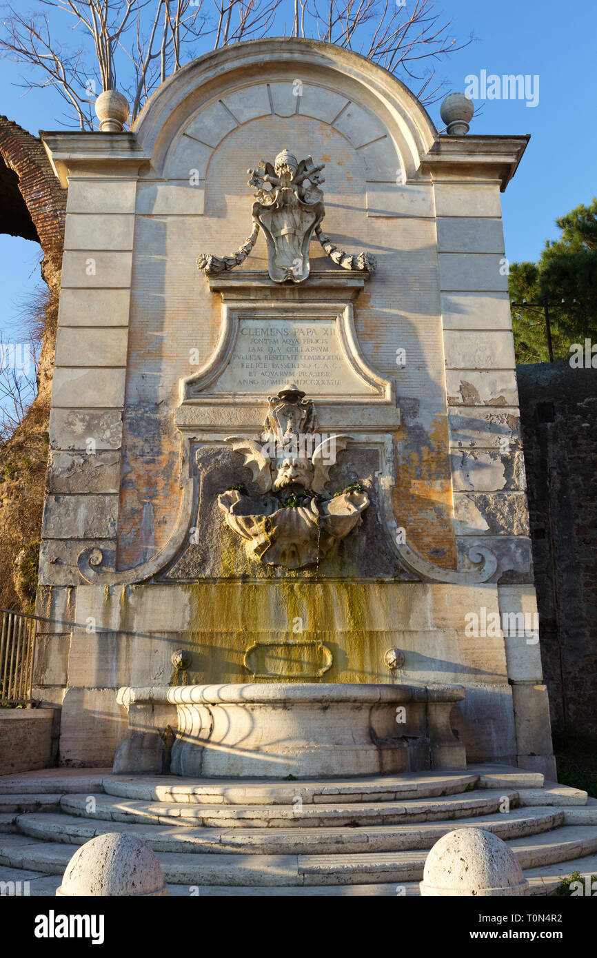 La Fontana di Bella (la "Bella Fontana", 1733 AD) nei pressi di Porta Furba - Roma Foto Stock