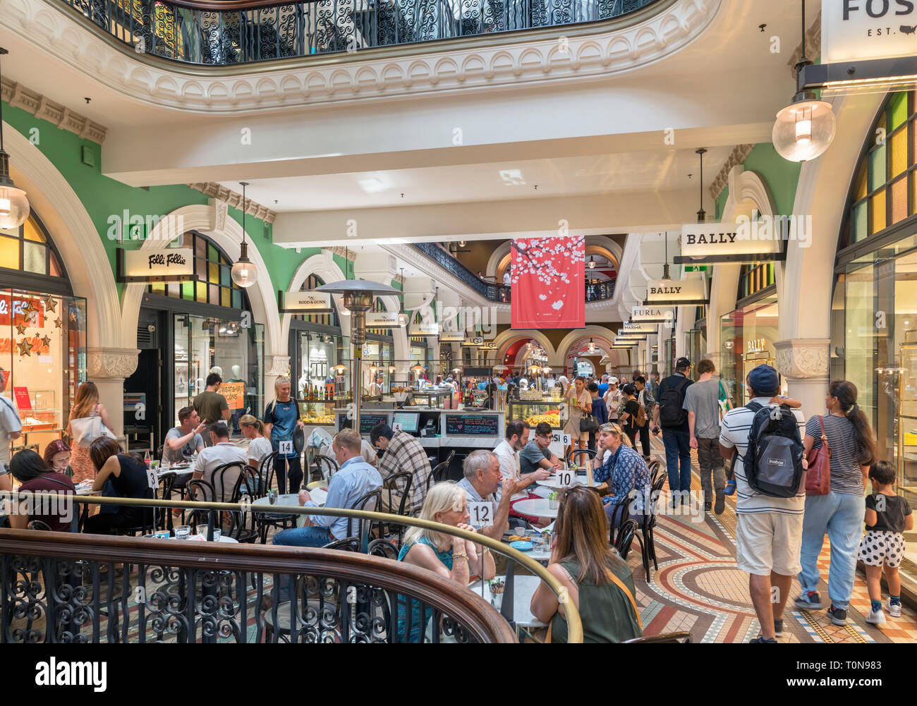 Cafe in Queen Victoria Building (QVB) arcade, Quartiere Affaristico Centrale di Sydney, Australia Foto Stock