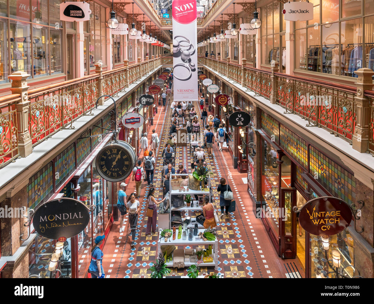Sistemazione di negozi in The Strand Arcade, Quartiere Affaristico Centrale di Sydney, Australia Foto Stock