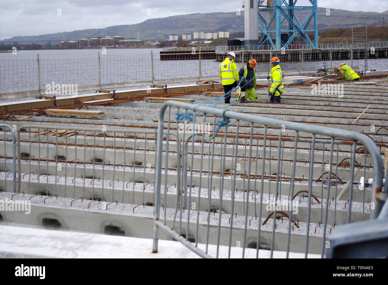 Lavori di costruzione di Queens Quay al lato di Clyde, Clydebank. Foto Stock