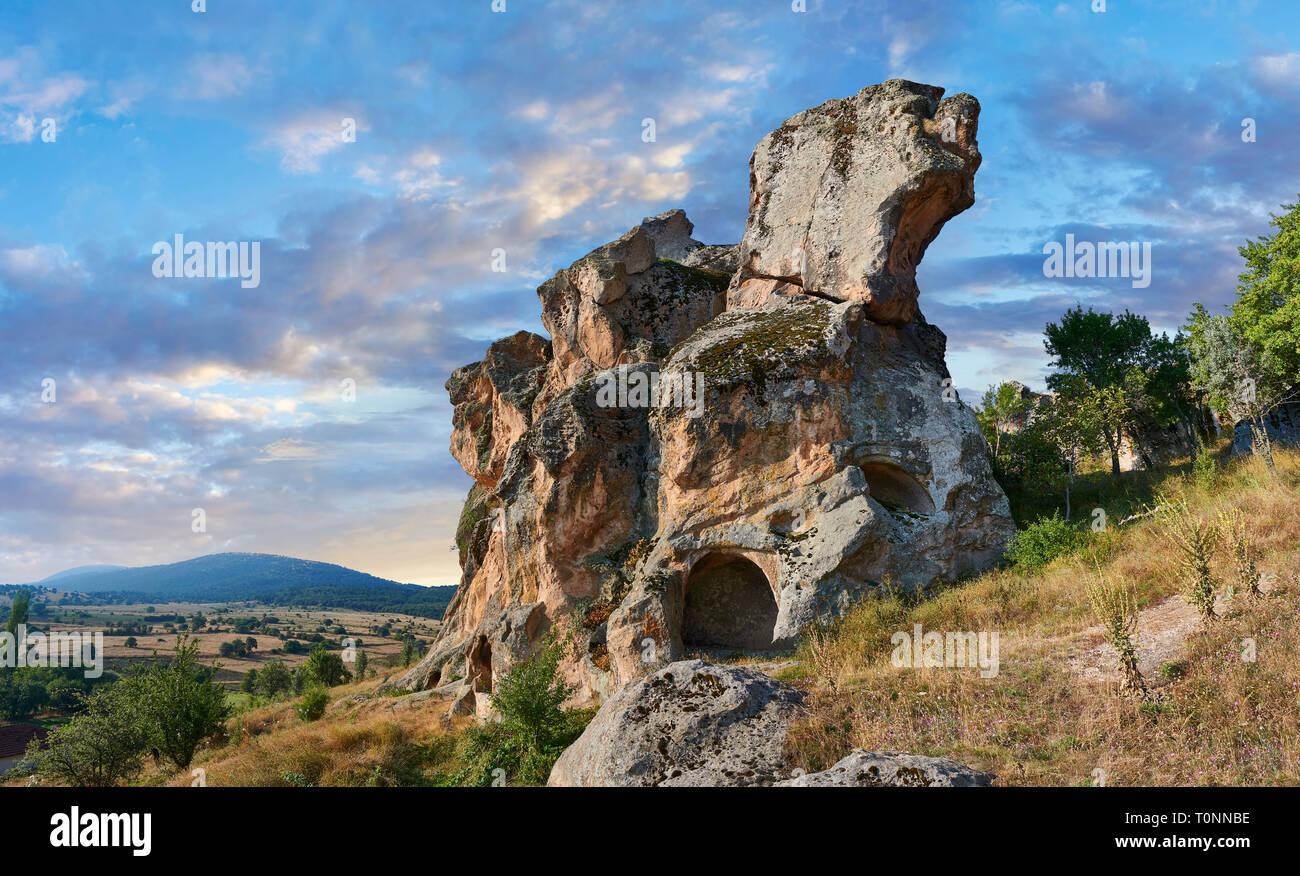 Frigia e successivamente rock tombe scavate nella roccia facce proteggendo la cittadella di Midas . A partire dal VIII secolo a.c. . Midas City, Yazilikaya, Eskisehir, Foto Stock