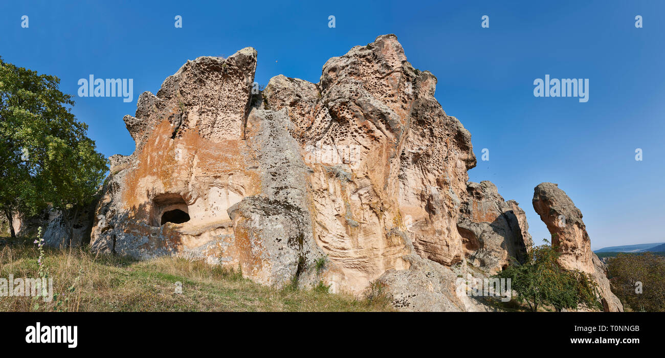 Frigia e successivamente rock tombe scavate nella roccia facce proteggendo la cittadella di Midas . A partire dal VIII secolo a.c. . Midas City, Yazilikaya, Eskisehir, Foto Stock