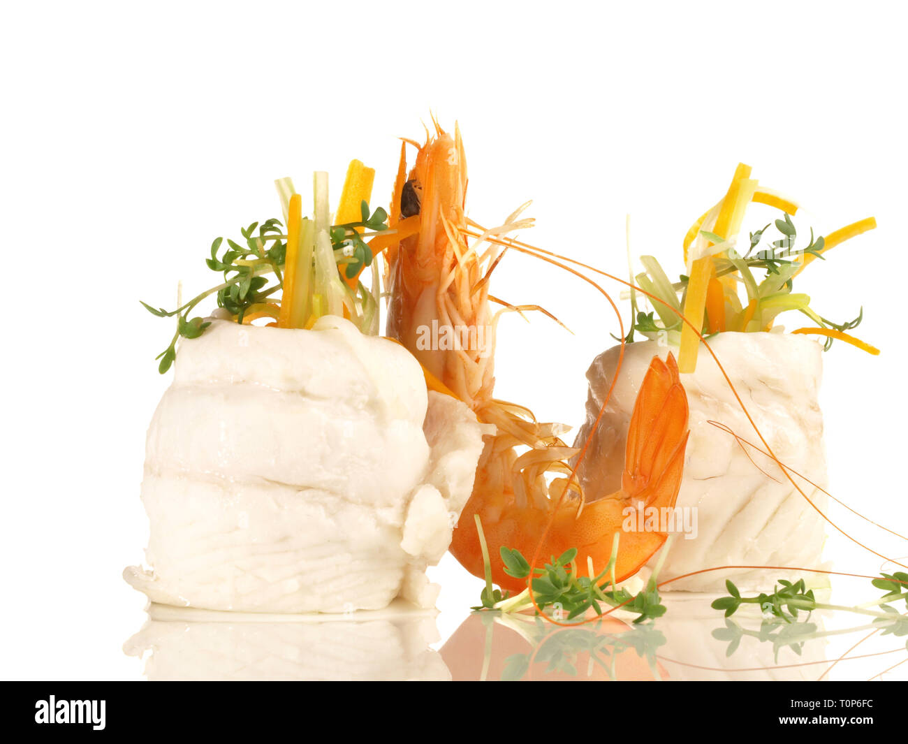 Filetto di sogliola rotoli - Pleuronettiformi su sfondo bianco Foto Stock
