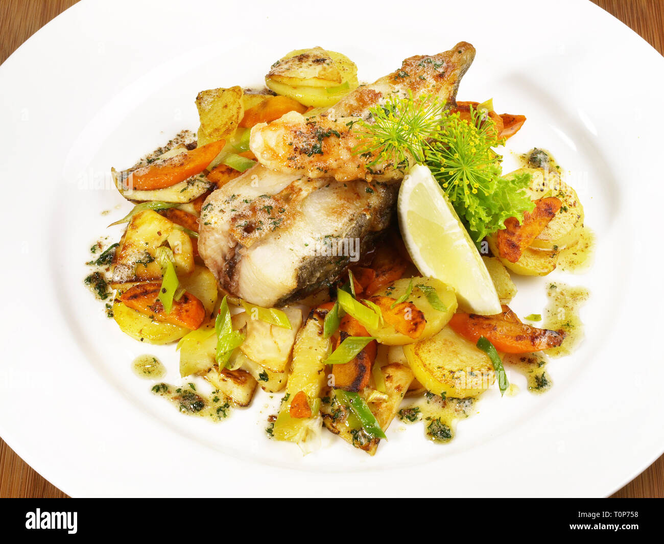 Grigliata di costolette di rombo con patate Foto Stock