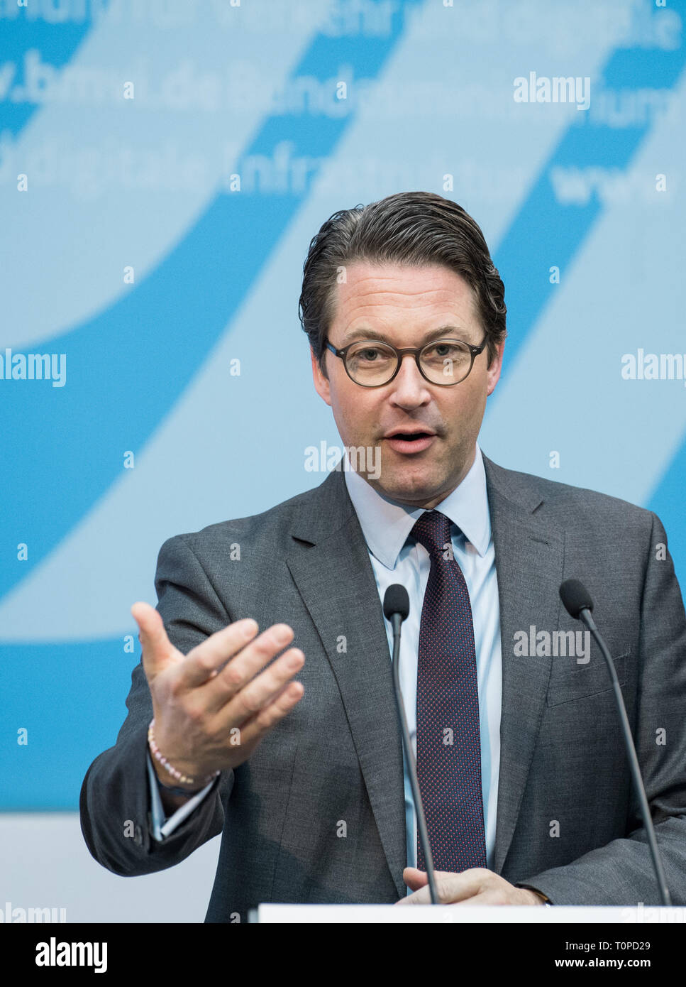 Berlino, Germania. Xxi Mar, 2019. Andreas Scheuer (CSU), Ministro federale dei trasporti e delle infrastrutture digitali, interverranno alla manifestazione a introdurre la gestione di Autobahn GmbH des Bundes. Il 01.01.2021 la società a responsabilità limitata è quello di prendere in consegna la costruzione, funzionamento, manutenzione, di finanziamento e di gestione delle risorse delle autostrade da stati federali. Credito: Soeren Stache/dpa/Alamy Live News Foto Stock