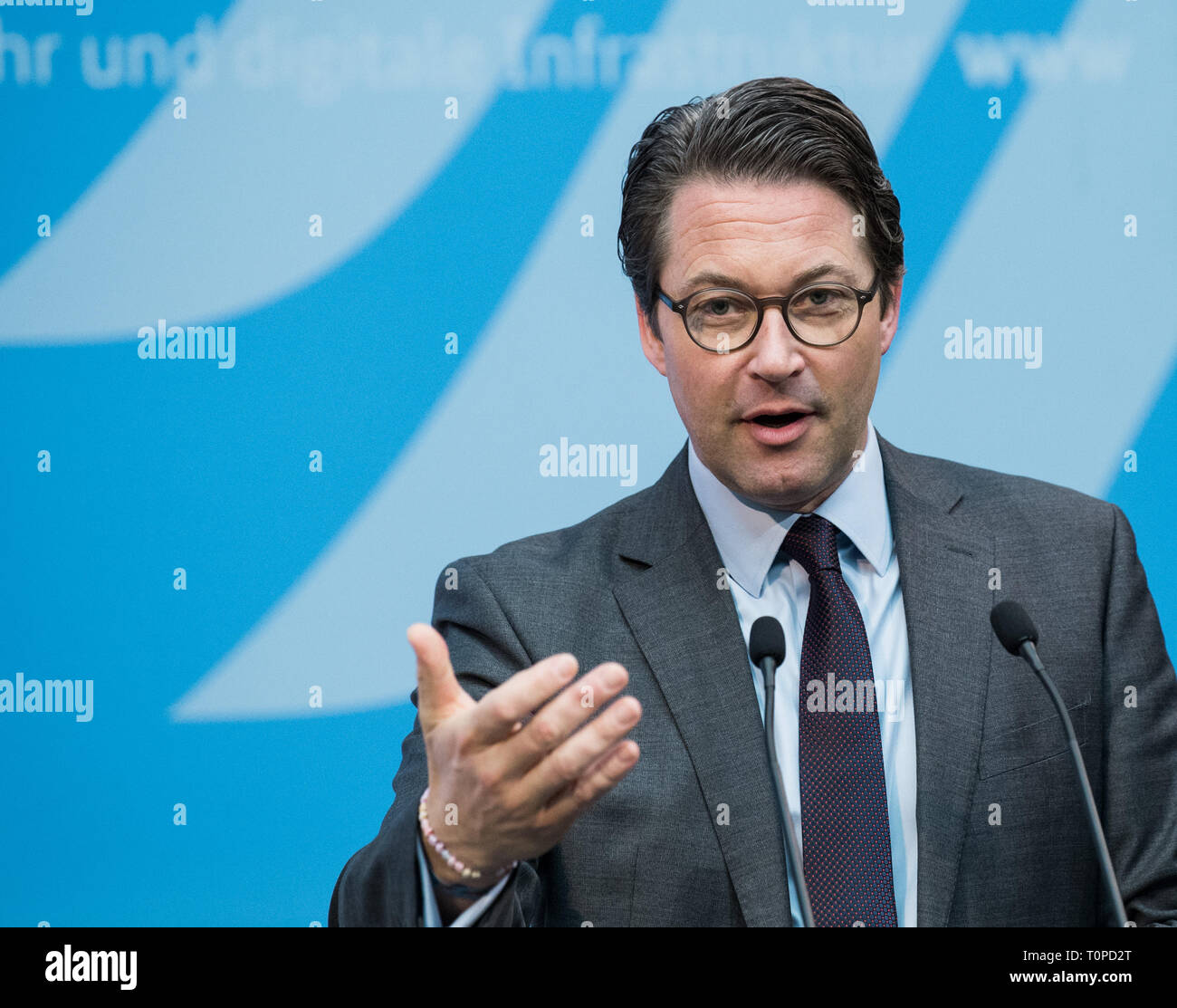 Berlino, Germania. Xxi Mar, 2019. Andreas Scheuer (CSU), Ministro federale dei trasporti e delle infrastrutture digitali, interverranno alla manifestazione a introdurre la gestione di Autobahn GmbH des Bundes. Il 01.01.2021 la società a responsabilità limitata è quello di prendere in consegna la costruzione, funzionamento, manutenzione, di finanziamento e di gestione delle risorse delle autostrade da stati federali. Credito: Soeren Stache/dpa/Alamy Live News Foto Stock