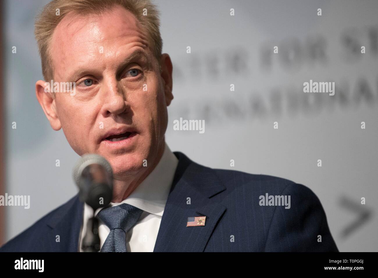 Deliberando U.S. Il Segretario della Difesa Patrick Shanahan gli indirizzi del centro di studi strategici ed internazionali Marzo 20, 2019 a Washington D.C. Shanahan è sotto investigazione da parte del Pentagono Ispettore generale per presunto sostenendo in modo improprio a nome del suo ex datore di lavoro, Boeing Corporation. Foto Stock